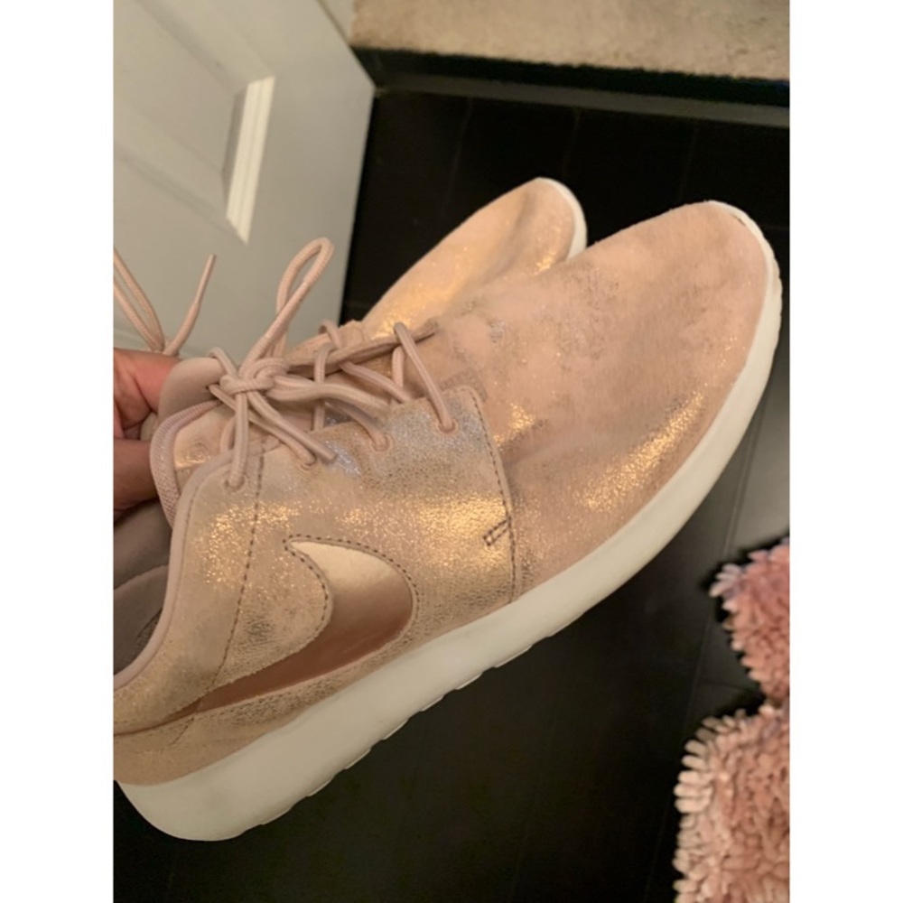 Nike pinky shimmer sneakers
